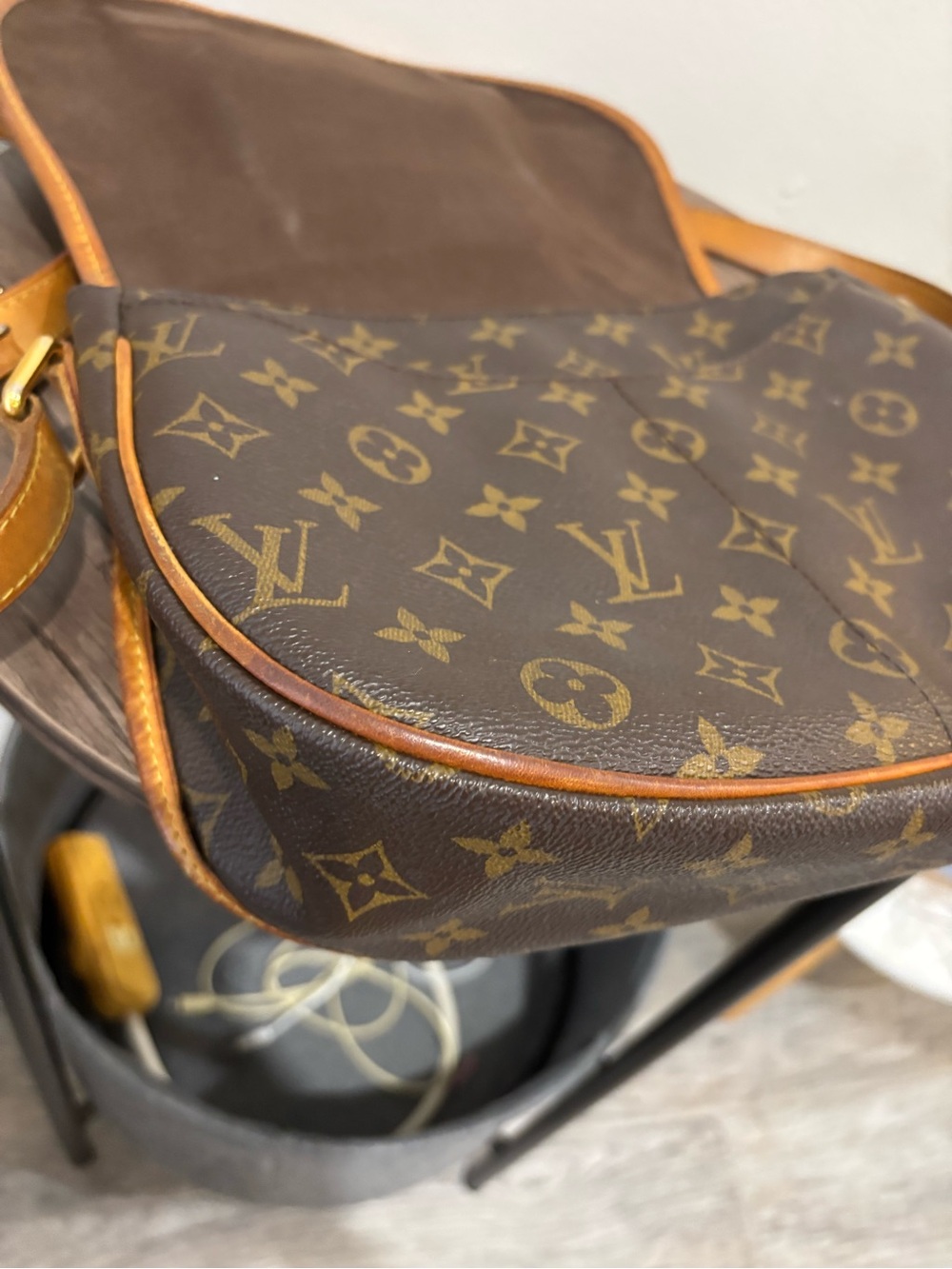 Louis Vuitton Monogram Menilmontant PM bag - Picture 3 of 11
